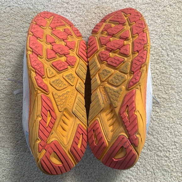 Hoka One One Arahi 6 White/Orange Size 10B Women’s - Picture 4 of 4
